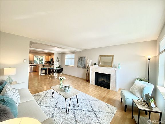5th image of 1814 I St NE APT 213
