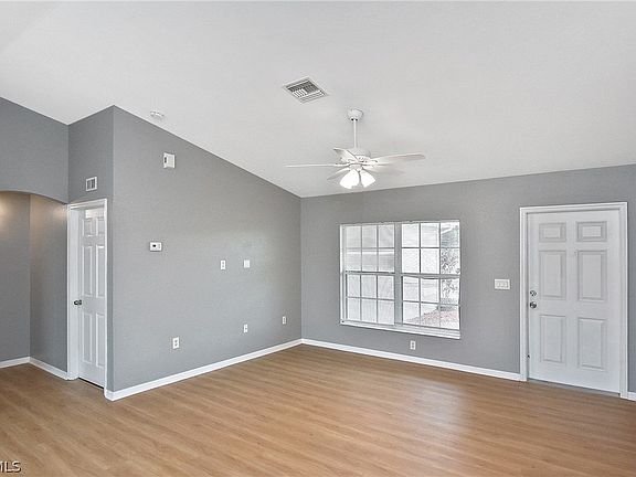 4th image of 4016 35th St SW