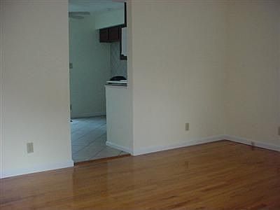 3rd image of 208 E Circle Dr