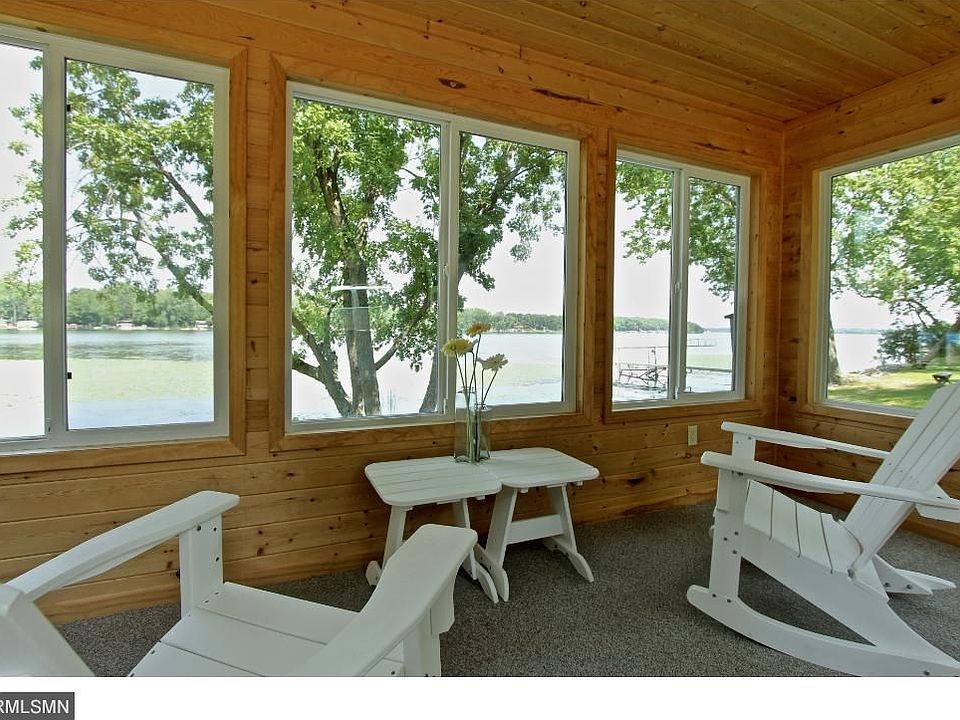 Enjoy the summer mornings viewing the lake, drinking coffee, reading a book.  RELAX!