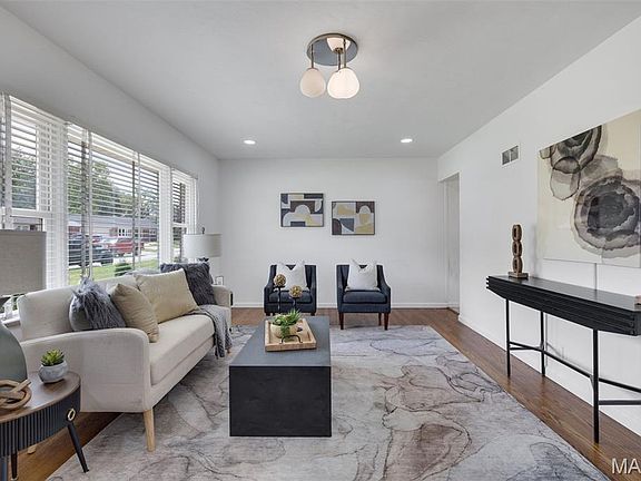4th image of 6923 Richford Ln