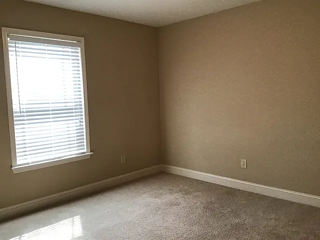 112 Summerdale Dr — Photo 12