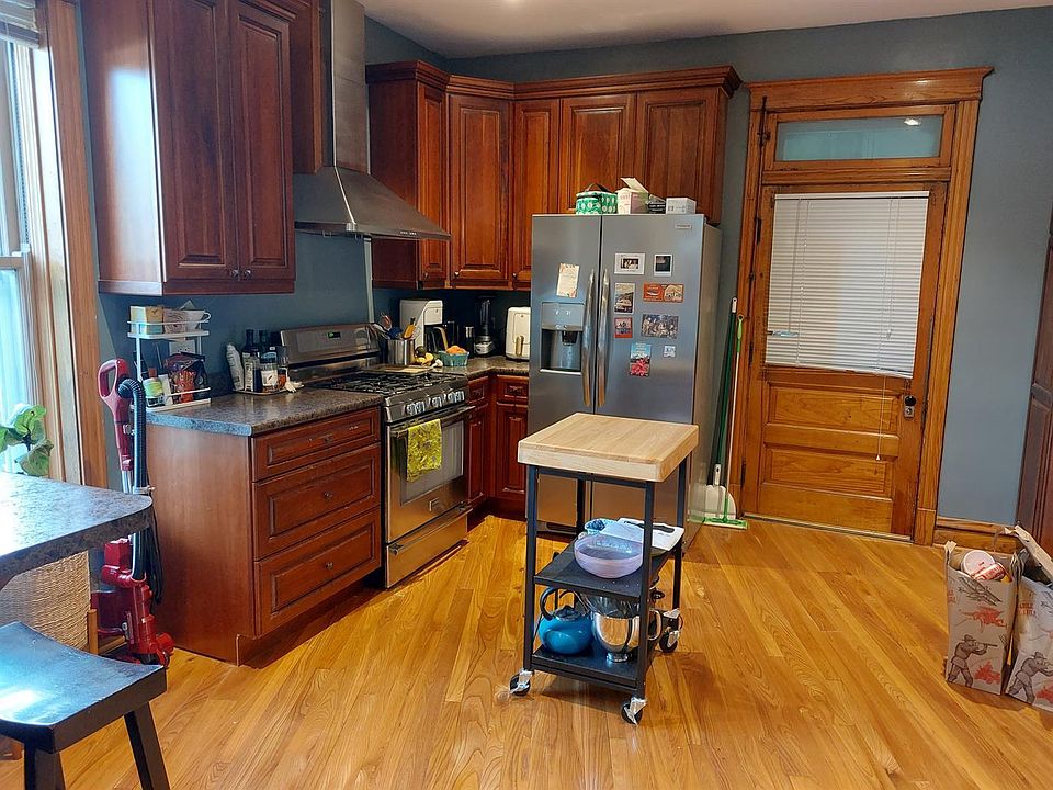 1st image of 1351 N Hoyne Ave #2F