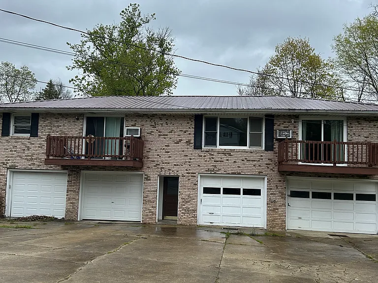 2570 Lester Ct #I — Photo 2