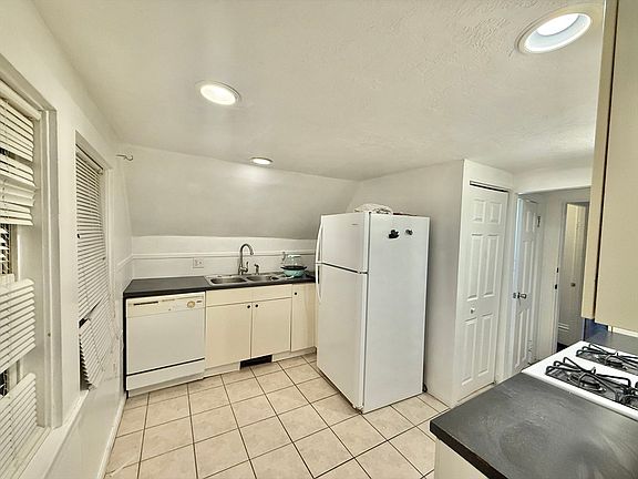 5th image of 20 Park Rd #2