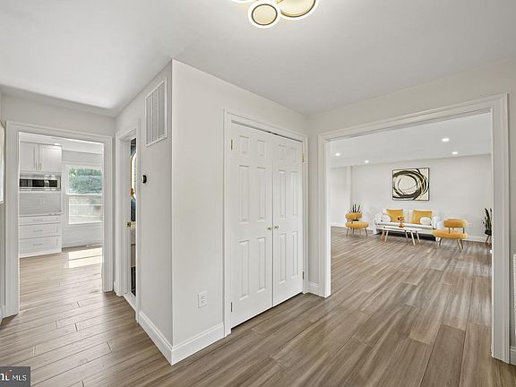 5th image of 923 Riva Ridge Dr