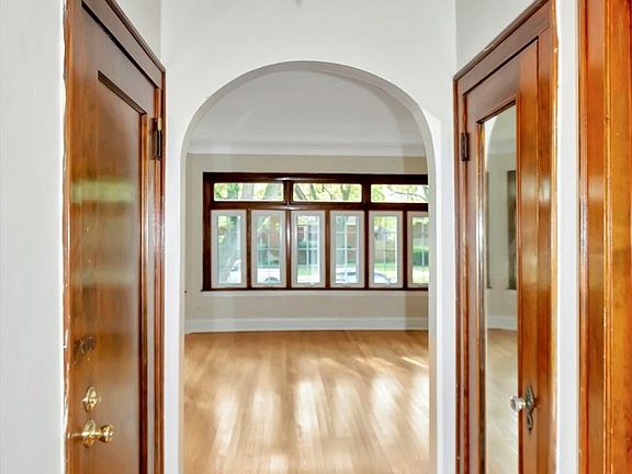 4th image of 10057 S Oakley Ave #0
