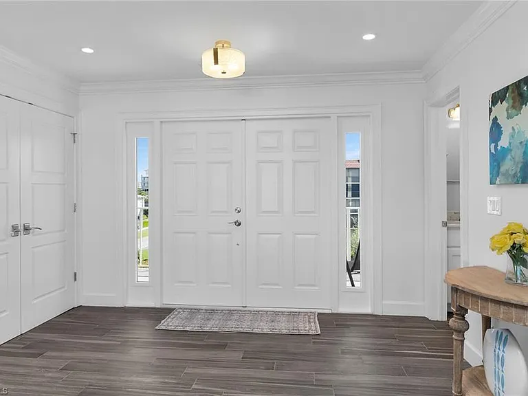 1020 Swallow Ave #302 — Photo 6