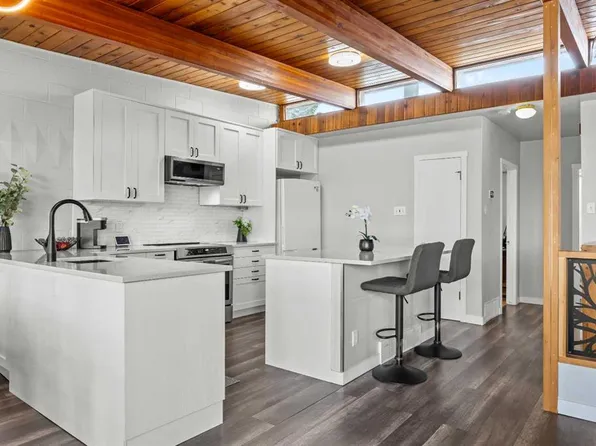 3910 S 12th Ave SW, Calgary, AB T3C 0S8
