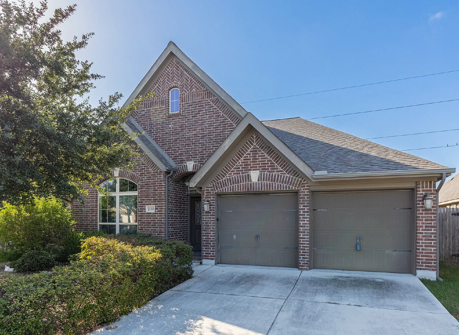 4 bed, 2.0 bath, 2088 sqft, $2,250 — Photo 1