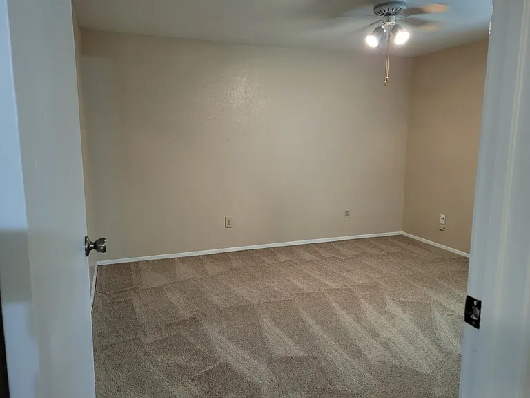 Sleepy Hollow Apartments — Photo 31