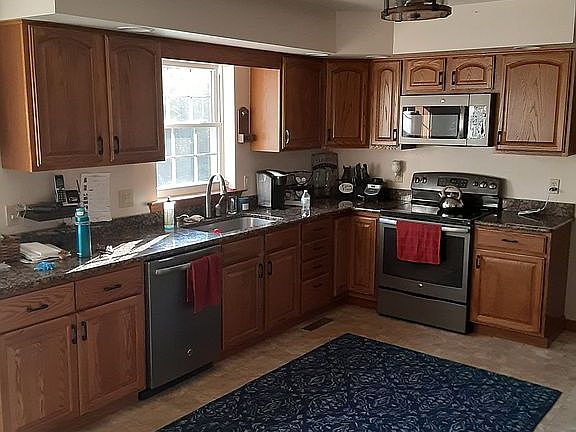 3rd image of 208 Colonial Dr