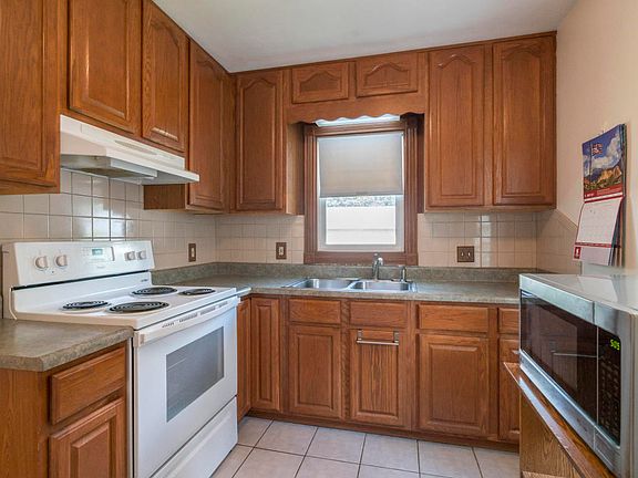 5th image of 936 Powers Ave NW