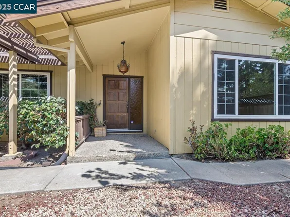 545 Brackman Ln, Martinez, CA 94553