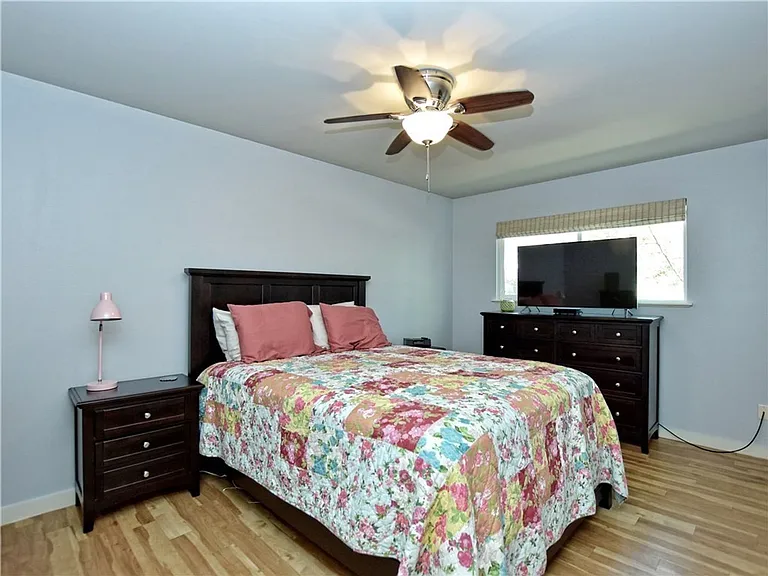 1513 Travis Heights Blvd — Photo 3