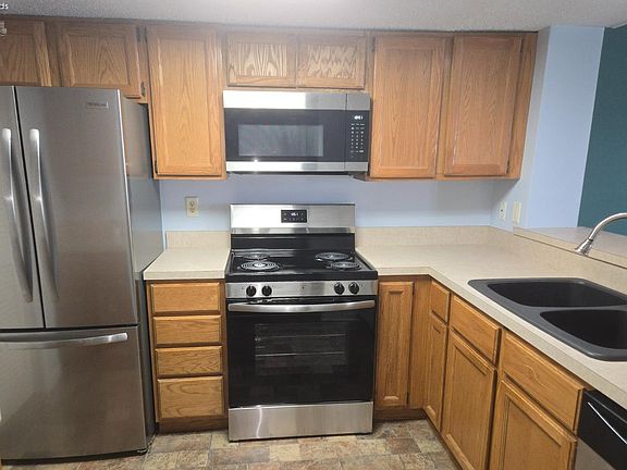 4th image of 31 Marina Point Dr