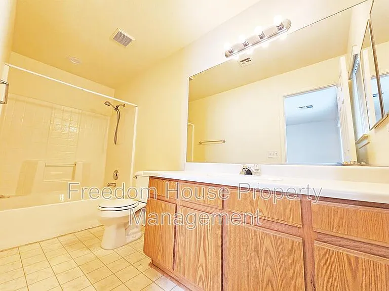 1850 Pershing Ave — Photo 17