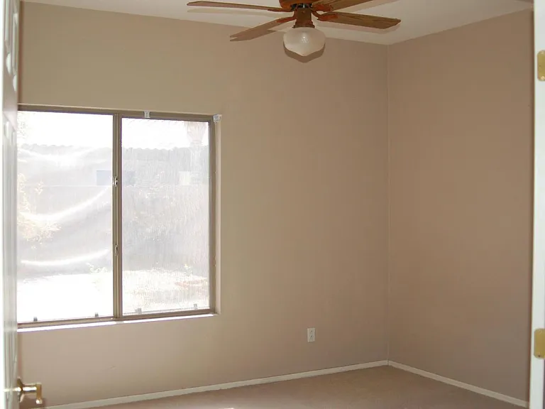 1041 W Longhorn Dr — Photo 12