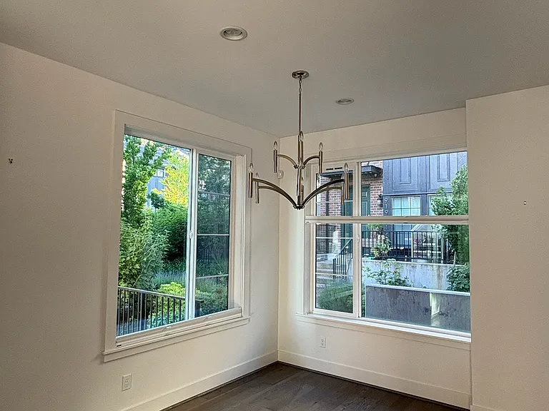 947 W McGraw St #41 — Photo 17