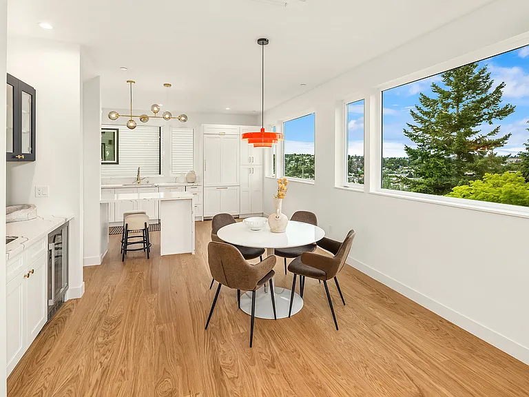 540 W Barrett St — Photo 4