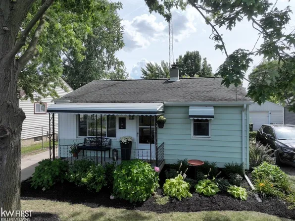 1194 Decamp St, Burton, MI 48529