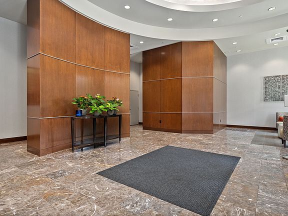 4th image of 4909 Laclede Ave #840