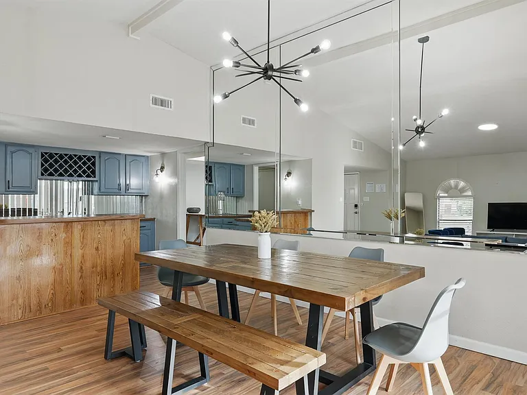3454 Livingston Ln — Photo 10