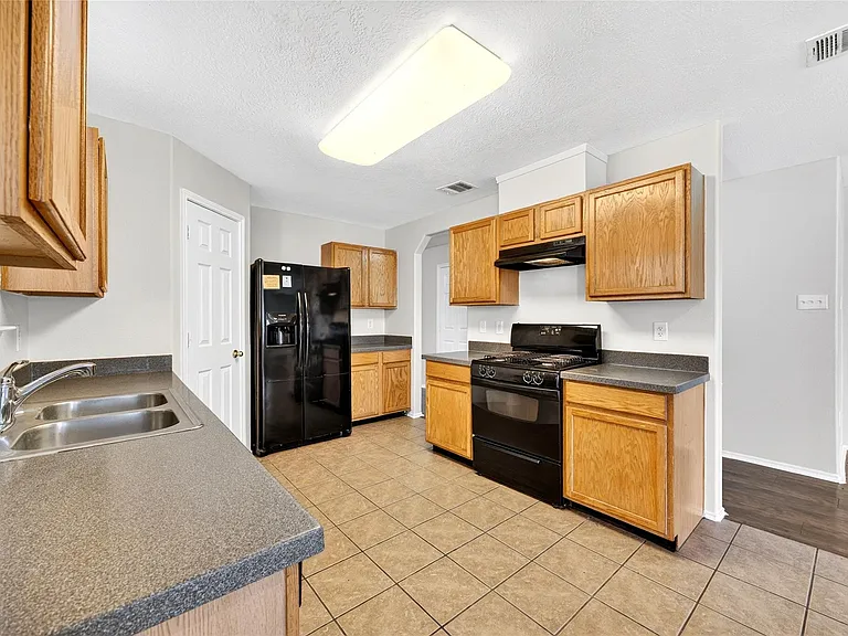 19014 Prairie Bluff Dr — Photo 16