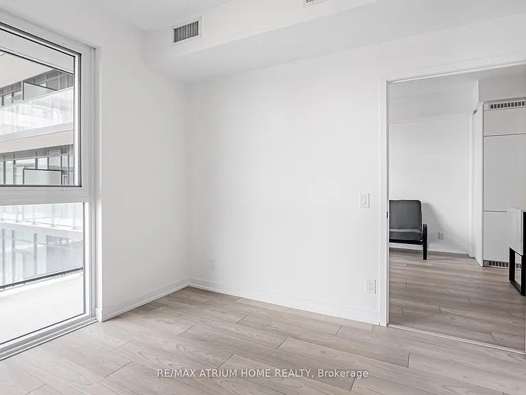 285 Dufferin St #827 — Photo 11