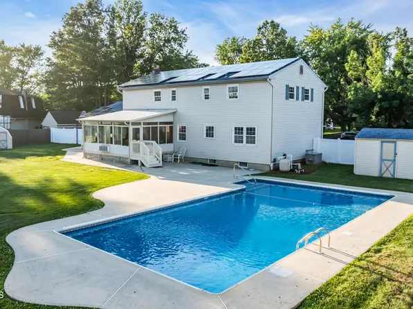 135 Coachman Drive N, Freehold, NJ 07728
