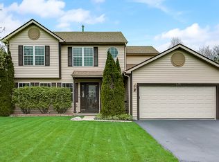 678 N Autumn Cir, Lindenhurst, IL 60046