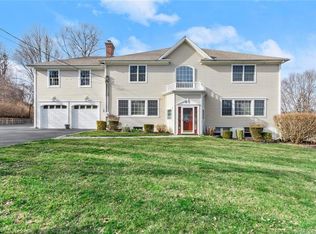 42 Grandview Dr, Trumbull, CT 06611