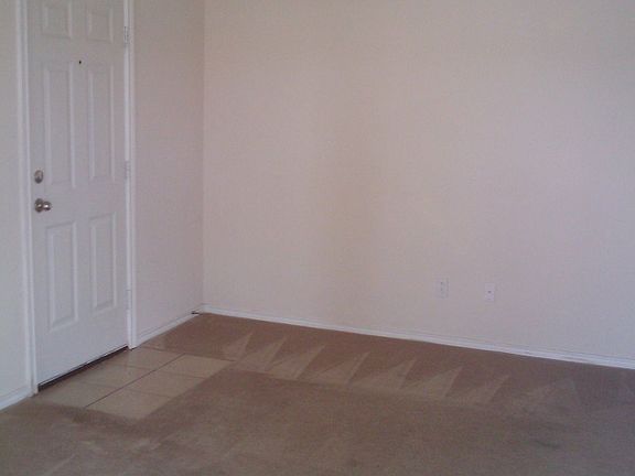 3rd image of 3004 Comanche Ave