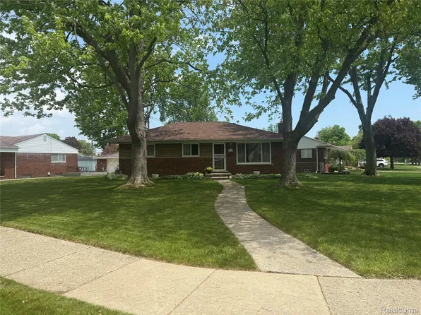 2555 Longmeadow Dr, Trenton, MI 48183