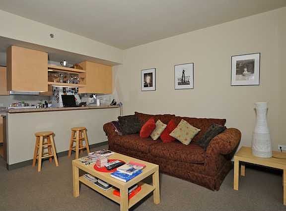 5th image of 425 W Beech St Unit 425