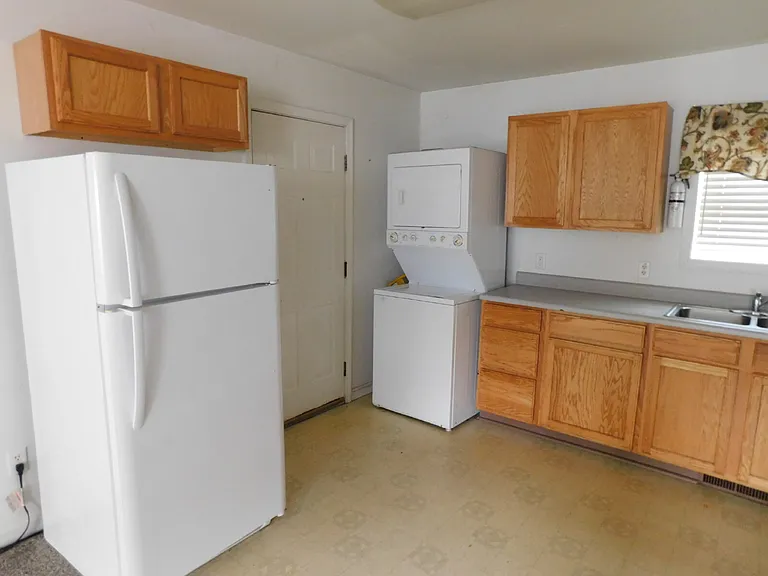 845 Jefferson Ave — Photo 4