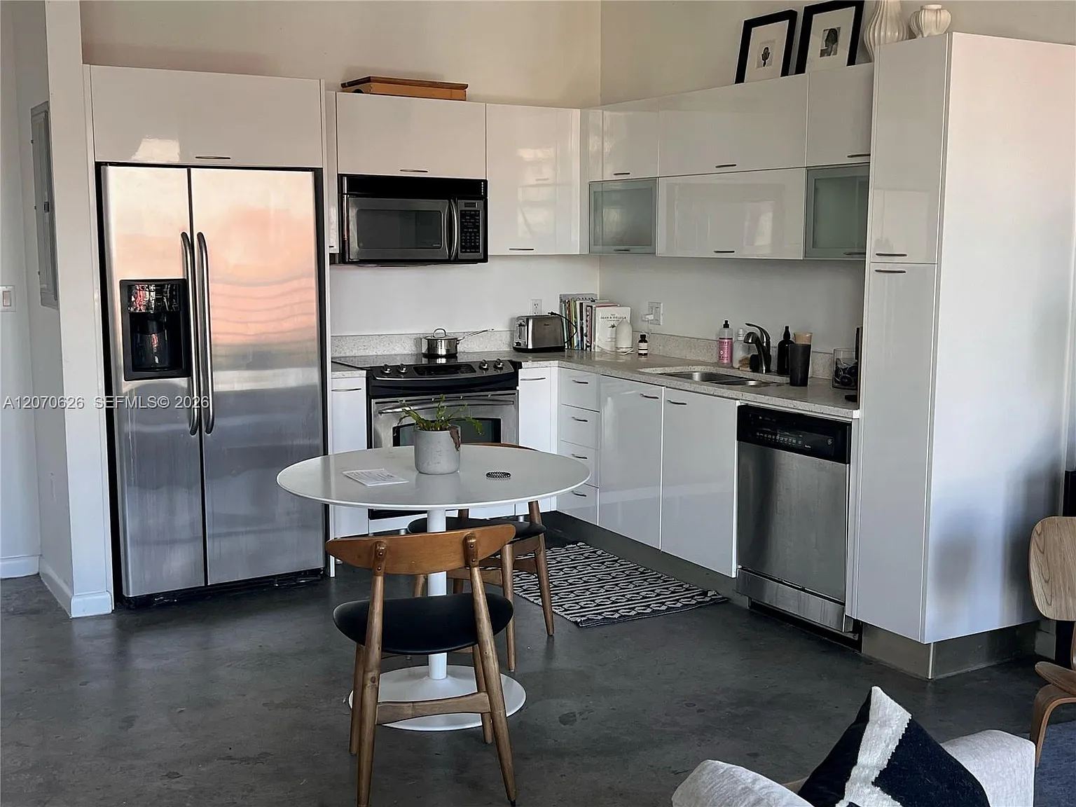 1 bed, 651 sqft, $2,350 — Photo 2