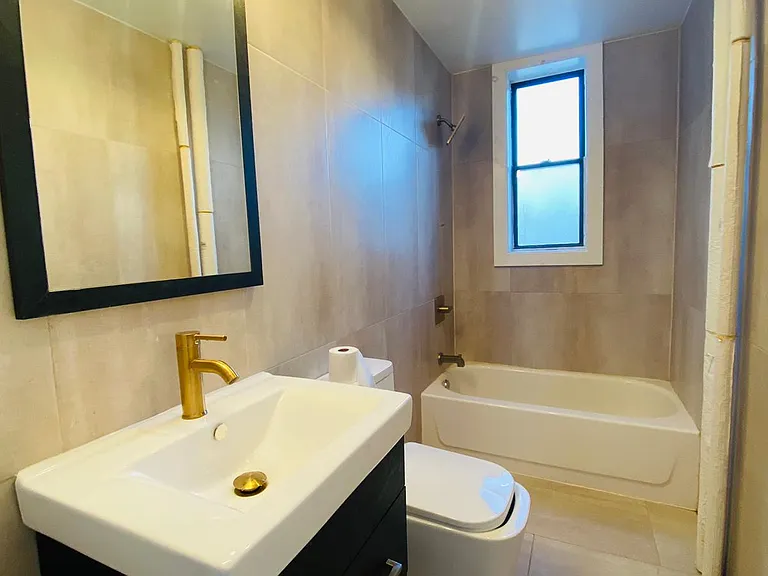 84 Romaine Ave #10 — Photo 5