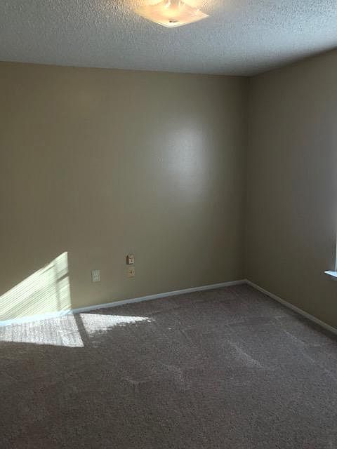 2nd image of 201 E Sycamore Ln APT D