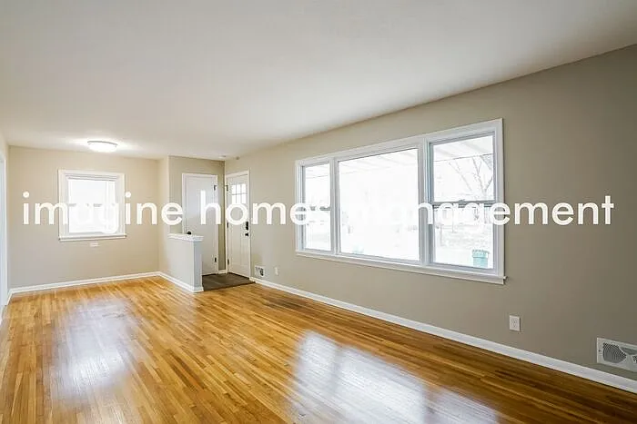 4 bed, 2.0 bath, 1500 sqft, $2,599 — Photo 2
