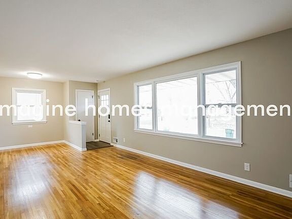 2nd image of 5024 Monroe St NE