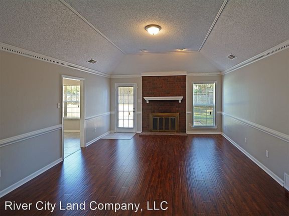 3rd image of 5490 Craigmont Dr