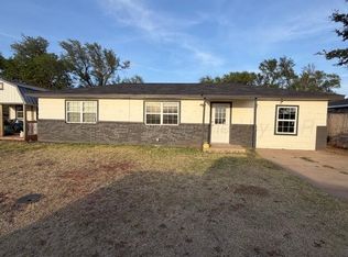 802 N Arizona St, Shamrock, TX 79079