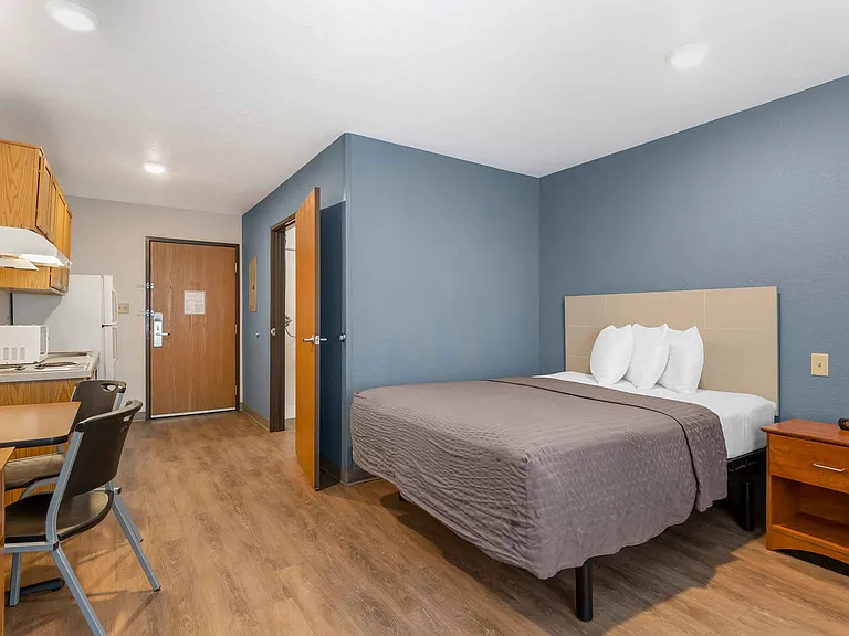 Studio Suite - 1 Queen Bed