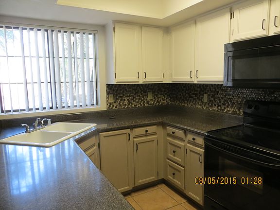 4th image of 819 N College Ave