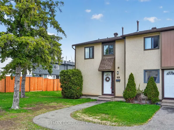 5 Vanessa Ter #D, Ottawa, ON K2J 1Y4