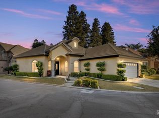124 Stockdale Cir, Bakersfield, CA 93309