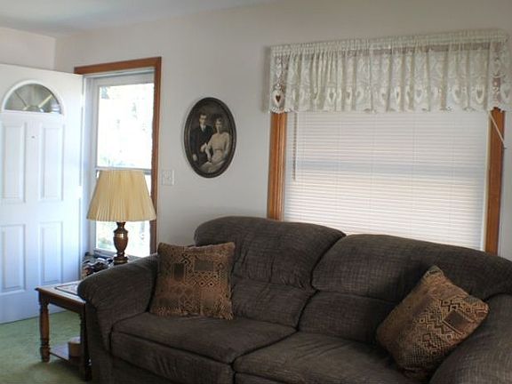 2nd image of 863 Shenley Dr