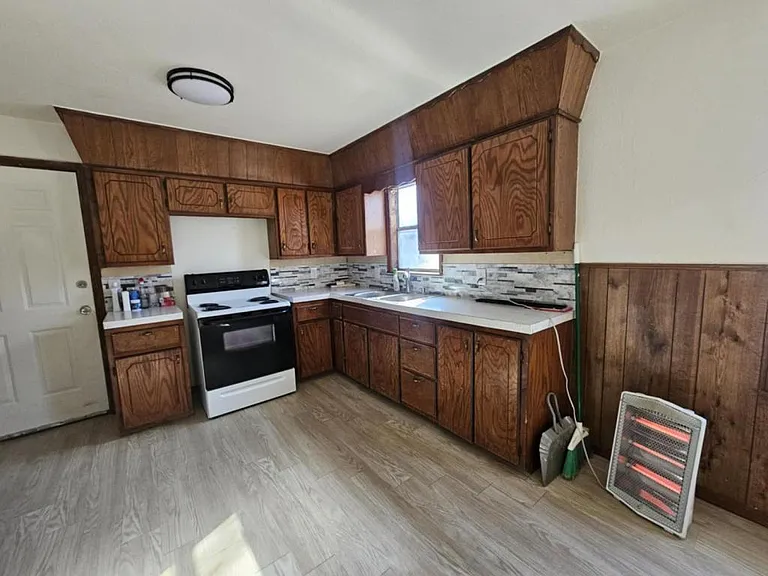 517 E Vinita Ave — Photo 6