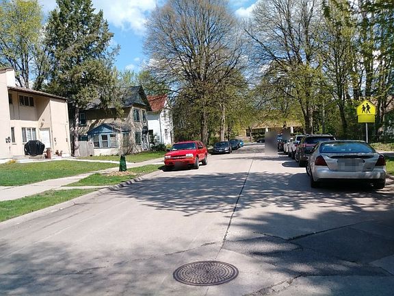 4th image of 2820 32nd Ave S